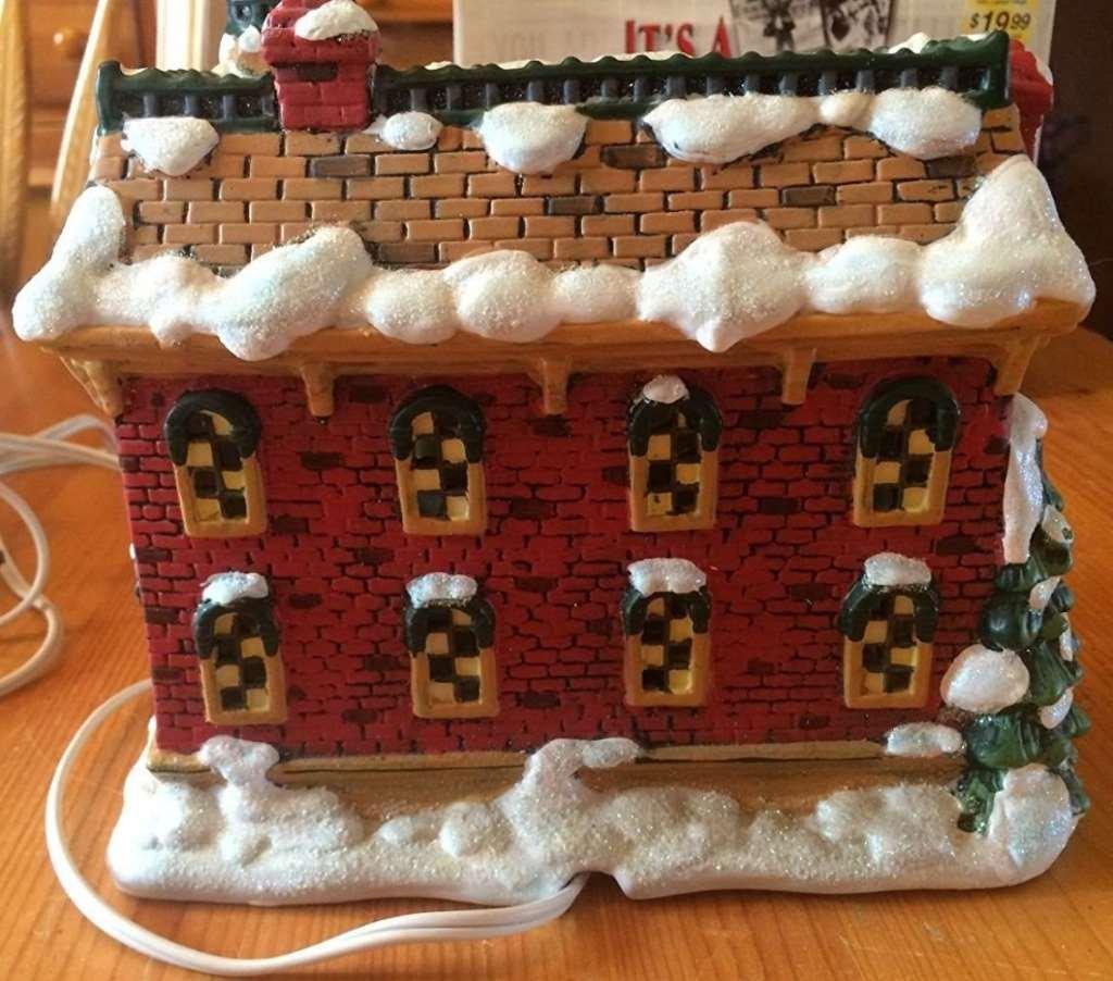 Enesco It\'s a Wonderful Life - 320 Sycamore or the Granville House - Christmas Village Unesco - Illuminated Village Its