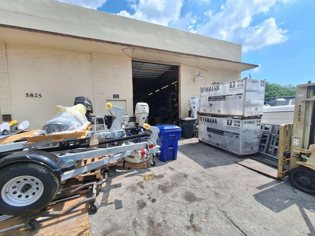 Interlux Interlux Fiberglass Bottomkote NT, 1 Gallon, Blue, Antifouling Marine Paint for Boats