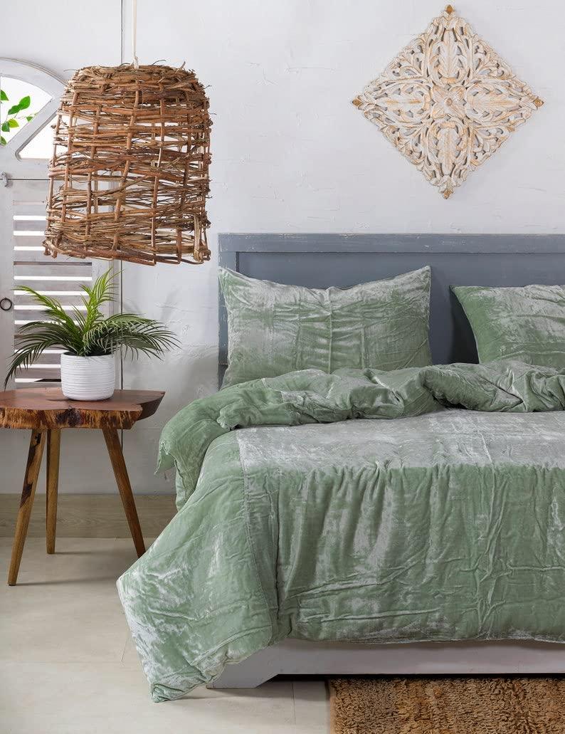 DecorAvenue DecorAvenue Ultra-Luxe Crushed Velvet Duvet Cover, Boho Bedding UO Comforter Bedding Donna Cover,3 Pc Duvet Set, Velvet Bedding Set (Sage Green, UK Super King 88\" x 104\")