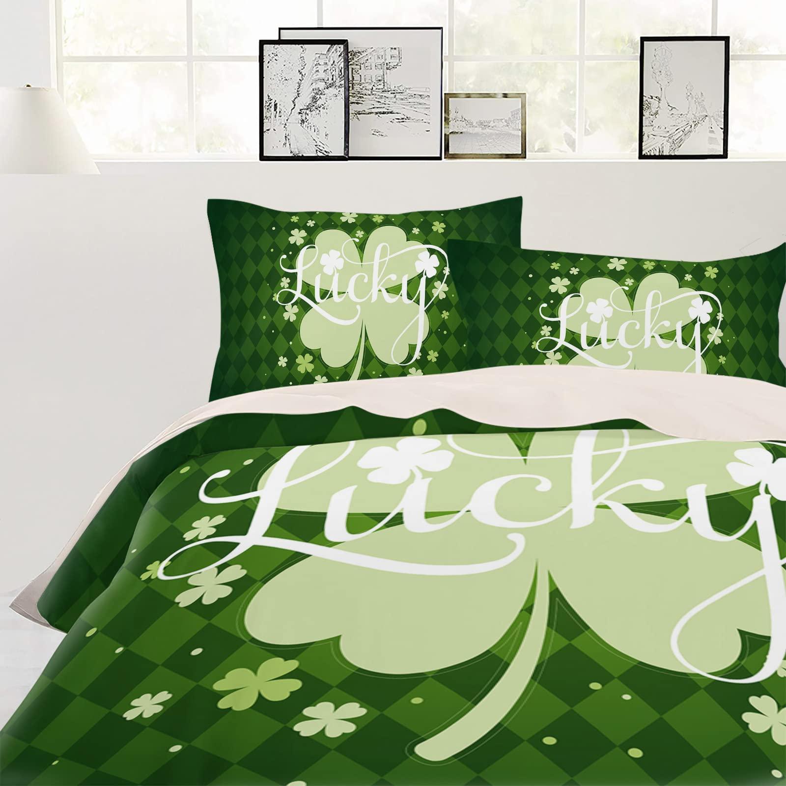 Debedcor Cal. King Comforter Covers Sets St. Patrick\'s Day 4 Piece Duvet Cover Set Lightweight Microfiber Soft Bedding Set for Adult Teen, Santa Lucky Clover Green Rhombus Plaid