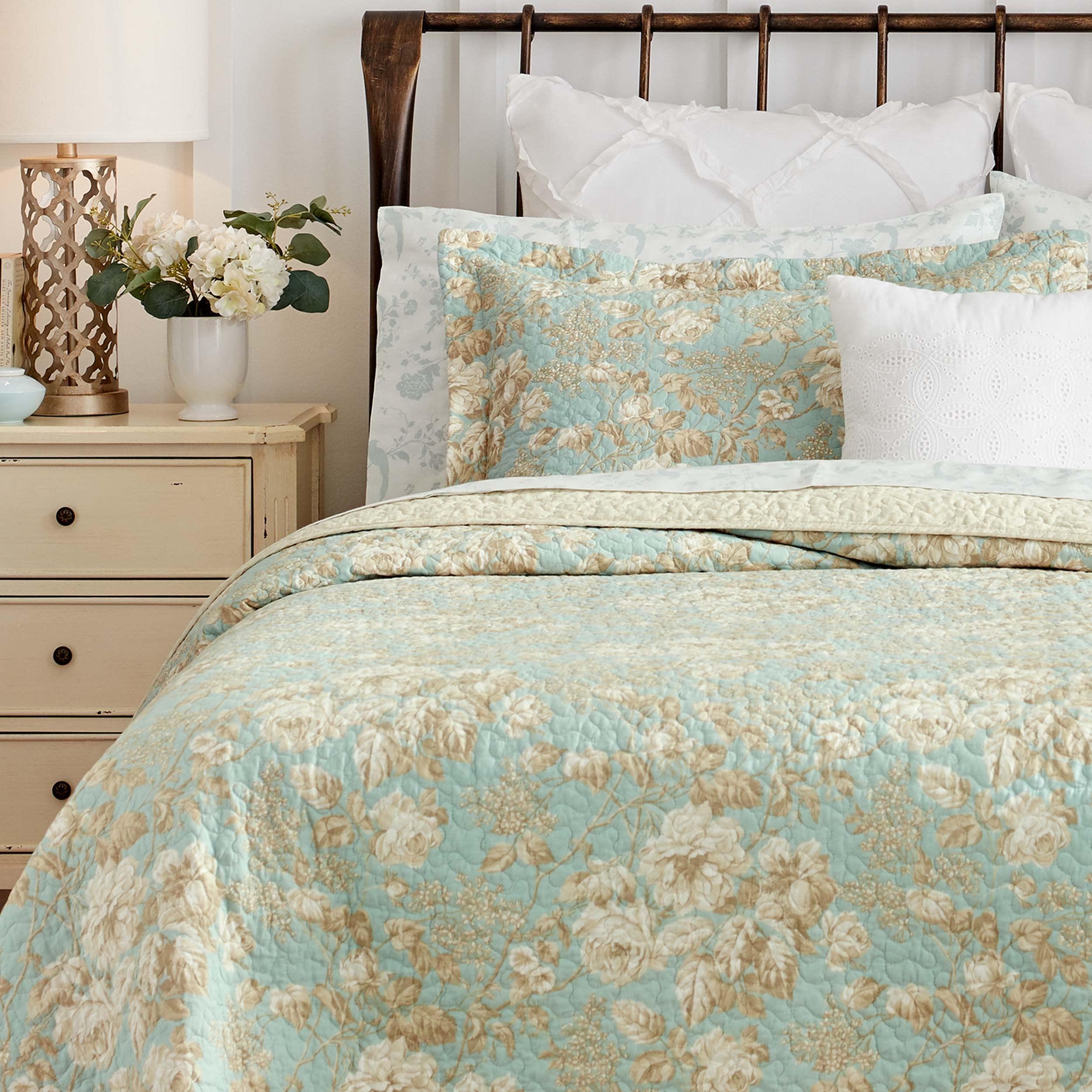 Laura Ashley Laura Ashley Home - Queen Quilt Set, Cotton Reversible Bedding with Matching Shams, Bedroom Decor Ideal for All Seasons (Brompton Green, Queen)