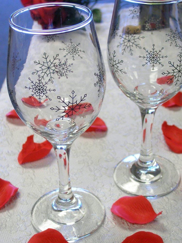 BANBERRY DESIGNS BANBERRY DESIGNS Snowflake Wine Glasses - Standard Two Piece Set of Wine Glasses - Silver Snowflake Design - 7.75\" H 12 oz Capacity