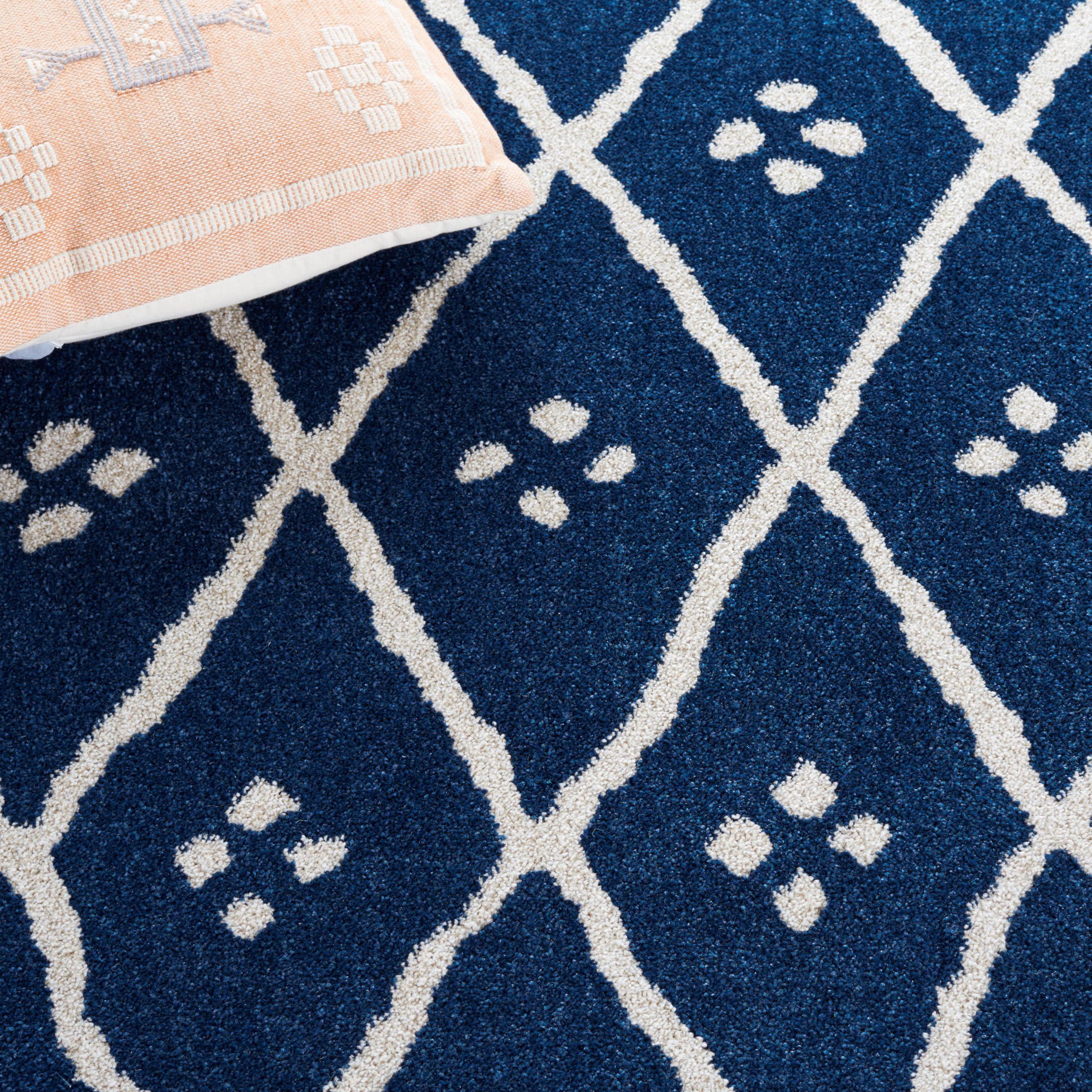 Safavieh SAFAVIEH Amherst Collection Area Rug - 5'3" x 8', Blue & Creme, Modern Geometric Design, Non-Shedding & Easy Care, Ideal for High Traffic Areas in Living Room, Bedroom (AMT442N)