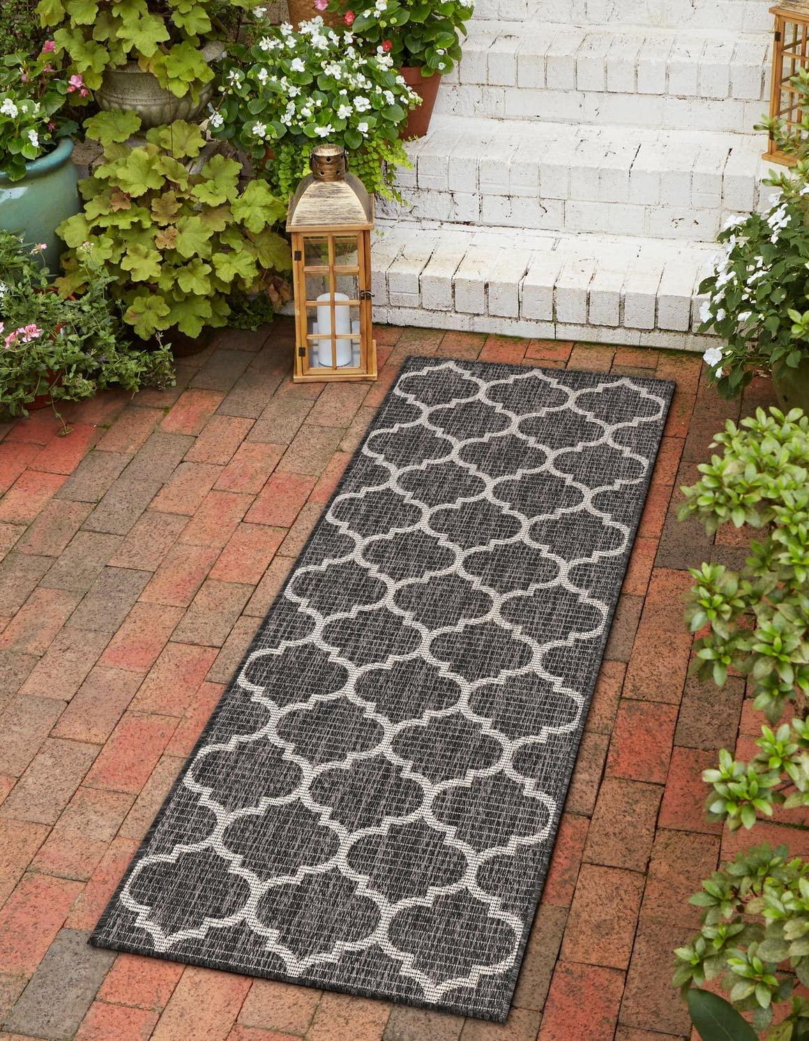 Unique Loom Unique Loom Outdoor Trellis Collection Area Rug - Trellis (Runner 2\' 0\" x 8\' 0\", Black/ Ivory)