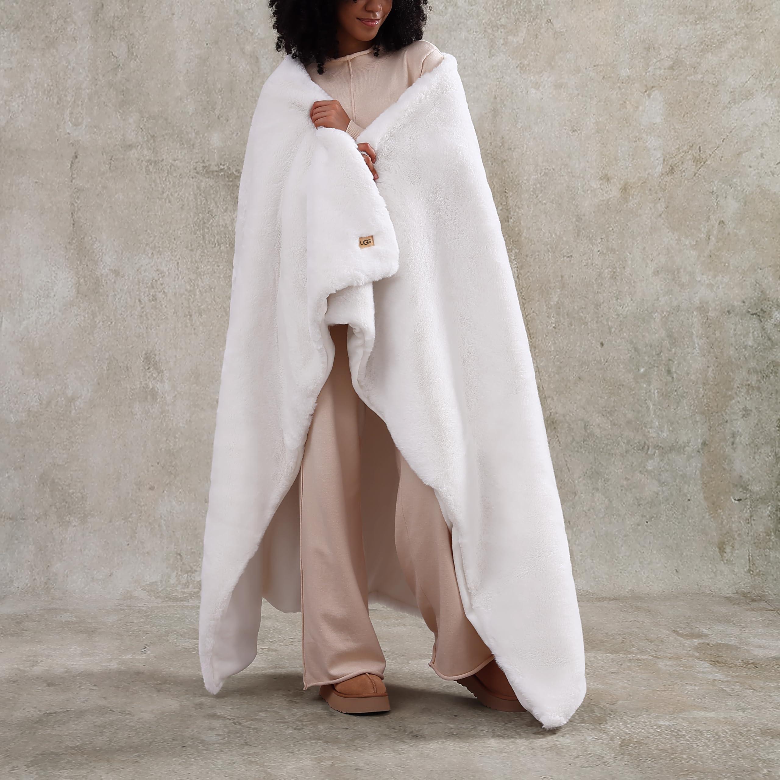 UGG UGG 16796 Euphoria Plush Faux Fur Reversible Throw Blanket for Couch or Bed Luxury Hotel Style Machine Washable Soft Cozy Home Decor Fuzzy Fluffy Sofa Blanket, 70 x 50-Inch, Snow