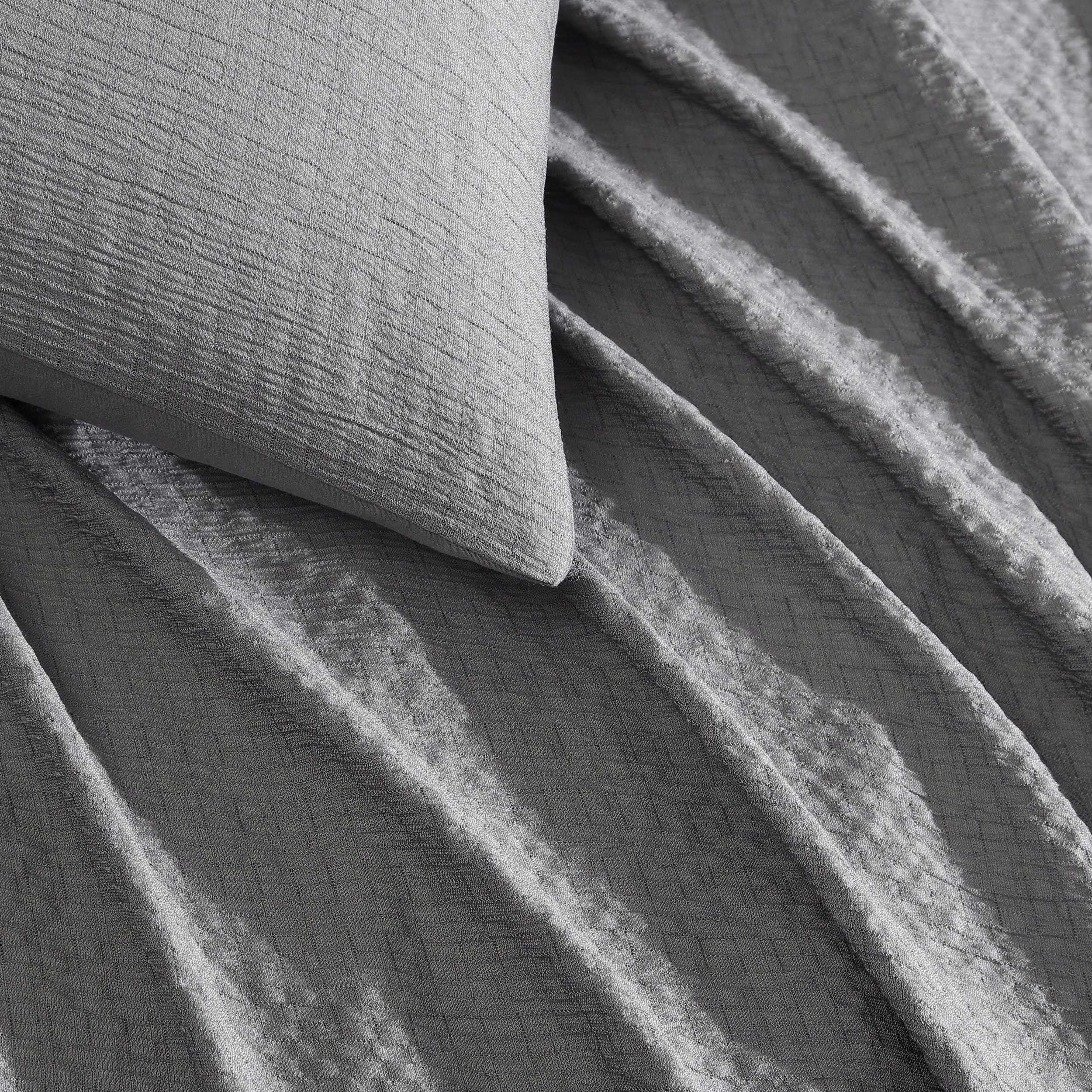 Calvin Klein Calvin Klein - King Duvet Cover Set, Super Soft Textured Bedding with Matching Shams, Reversible Home Decor, Oeko-Tex Certified (Seersucker Dark Grey, King)