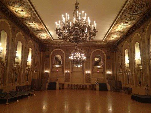 KOR KOR (Pack of 12) 25-Watt Clear Candelabra Base (E12) Flame Tip 120V Decorative Dimmable 25W Chandelier Lights Bulbs