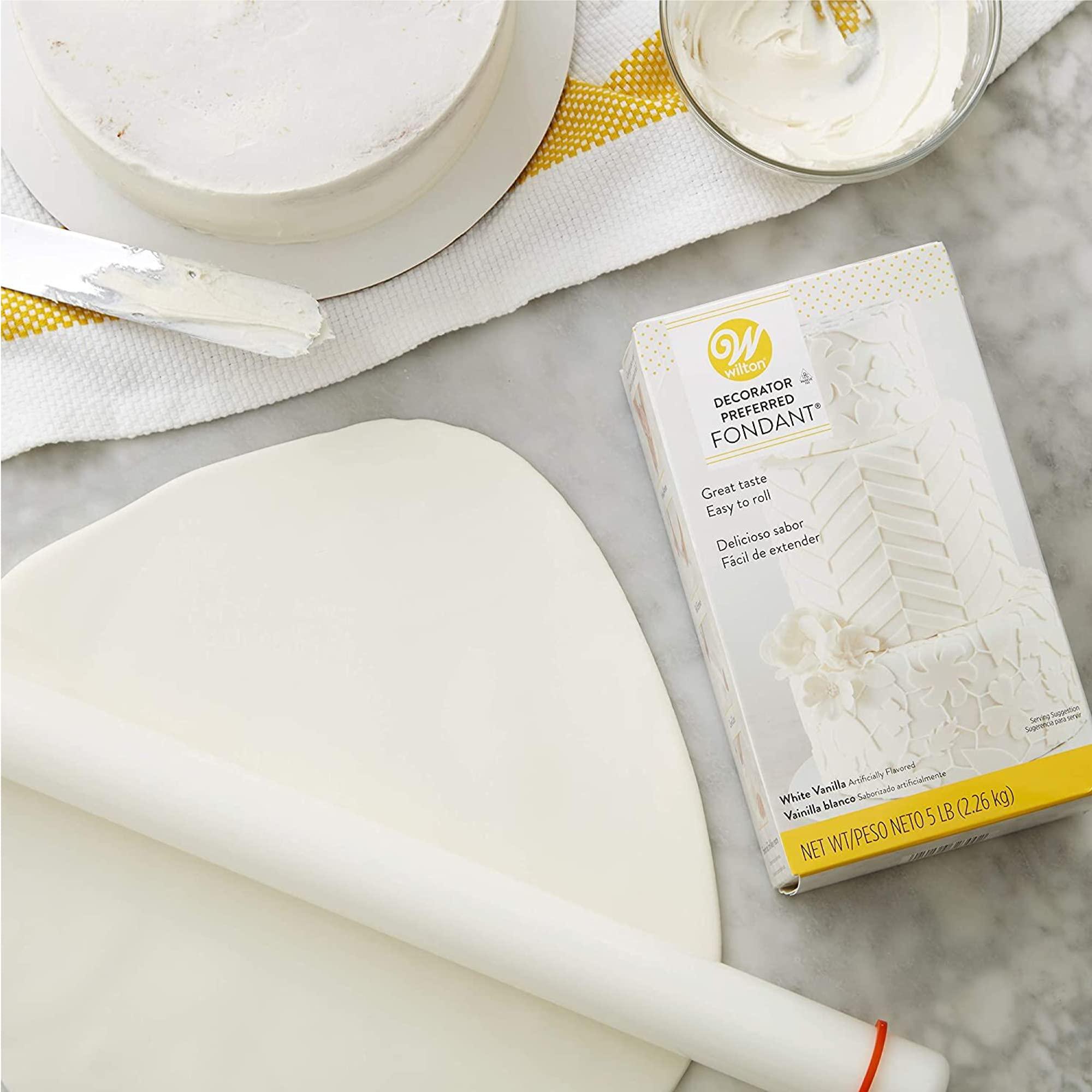 Wilton Wilton Large Fondant Rolling Pin with Guide Rings - Fondant Roller Ideal for Rolling Large Amounts of Fondant on Tiered Cakes, 20-Inch