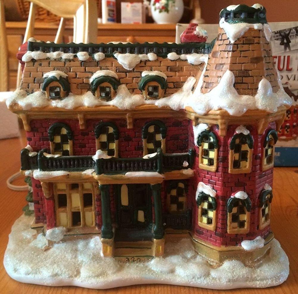Enesco It\'s a Wonderful Life - 320 Sycamore or the Granville House - Christmas Village Unesco - Illuminated Village Its