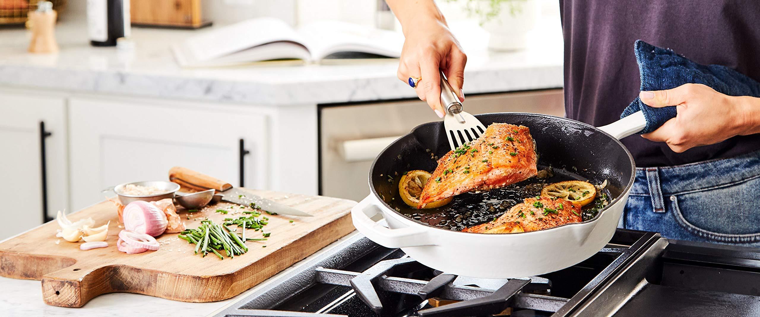 Kana Lifestyle Milo by Kana 10-Inch Enameled Cast Iron Skillet | Nonstick Pre-Seasoned Cast Iron Grill Pan | Oven Proof and Dishwasher Safe | Cast Iron Cookware (White)