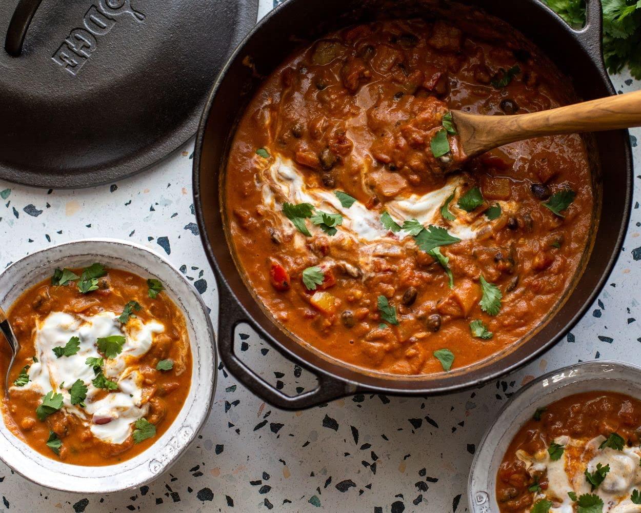 Lodge Lodge L8DOLKPLT Cast Iron Dutch Oven with Dual Handles, Pre-Seasoned, 5-Quart