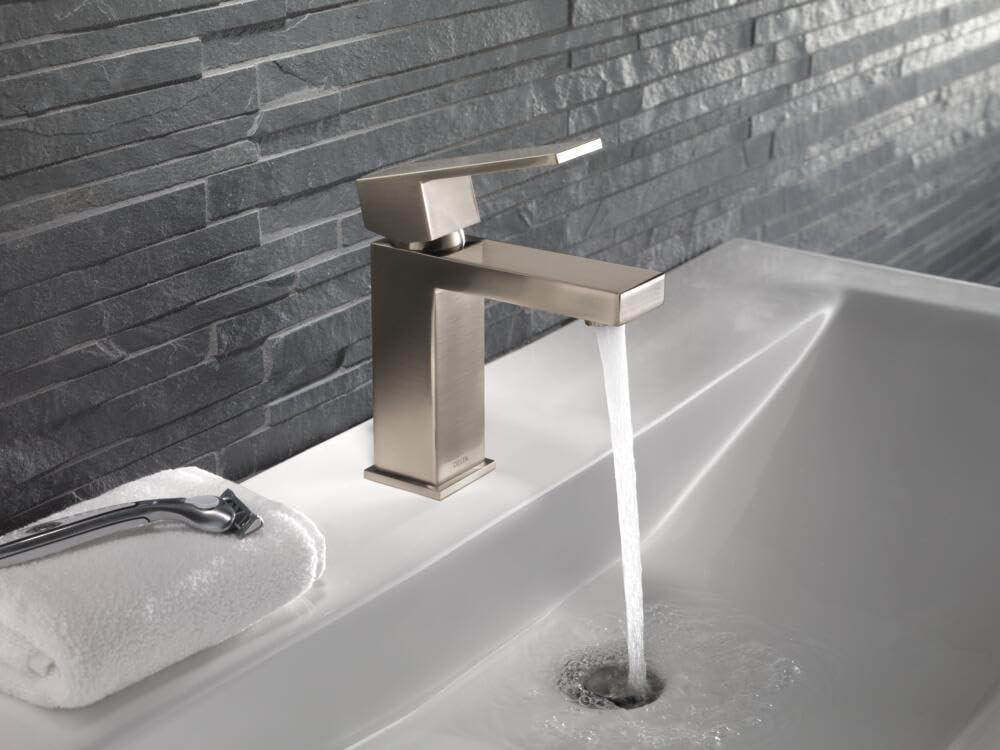 DELTA FAUCET DELTA FAUCET 567LF-SSPP Ara Bathroom Faucet, 1.2 GPM Water Flow, Stainless