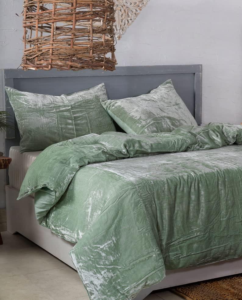 DecorAvenue DecorAvenue Ultra-Luxe Crushed Velvet Duvet Cover, Boho Bedding UO Comforter Bedding Donna Cover,3 Pc Duvet Set, Velvet Bedding Set (Sage Green, UK Super King 88\" x 104\")