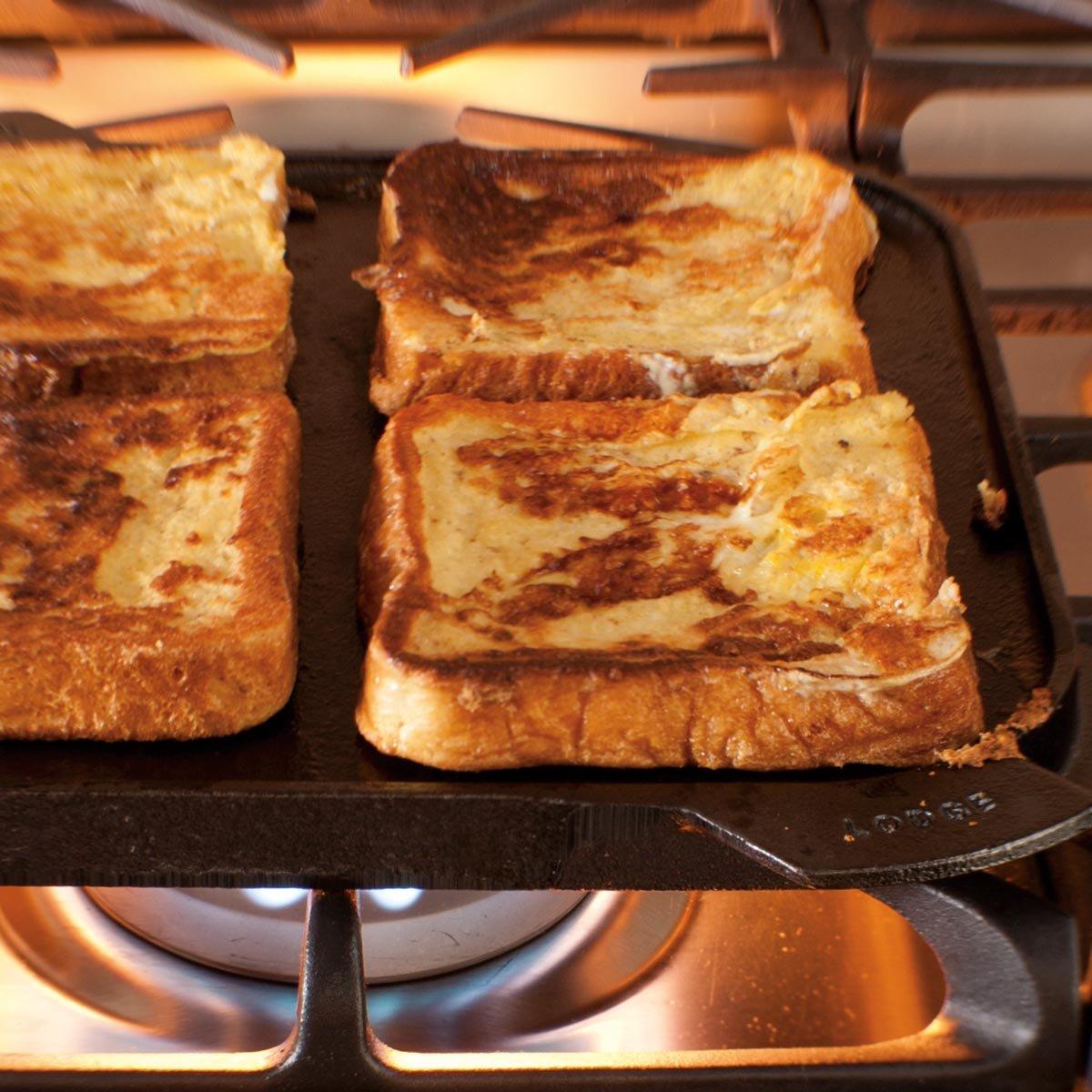 Lodge Lodge LSRG3 Cast Iron Single-Burner Reversible Grill/Griddle, 10.5-inch