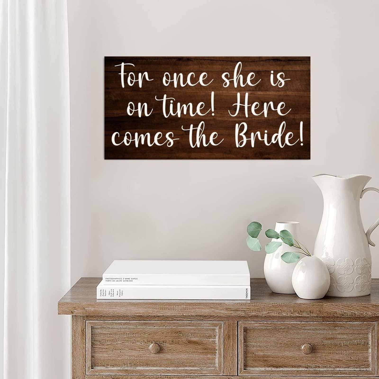 Alioyoit Farmhouse Style Wedding Sign Wood Pallet Sign Plaque Here Comes The Bride Rustic Wooden Pallet Sign Plaque Wood Hanging Door Plaque Countryside Wall Art Shabby Chic Wooden Hanging Decor Novelty