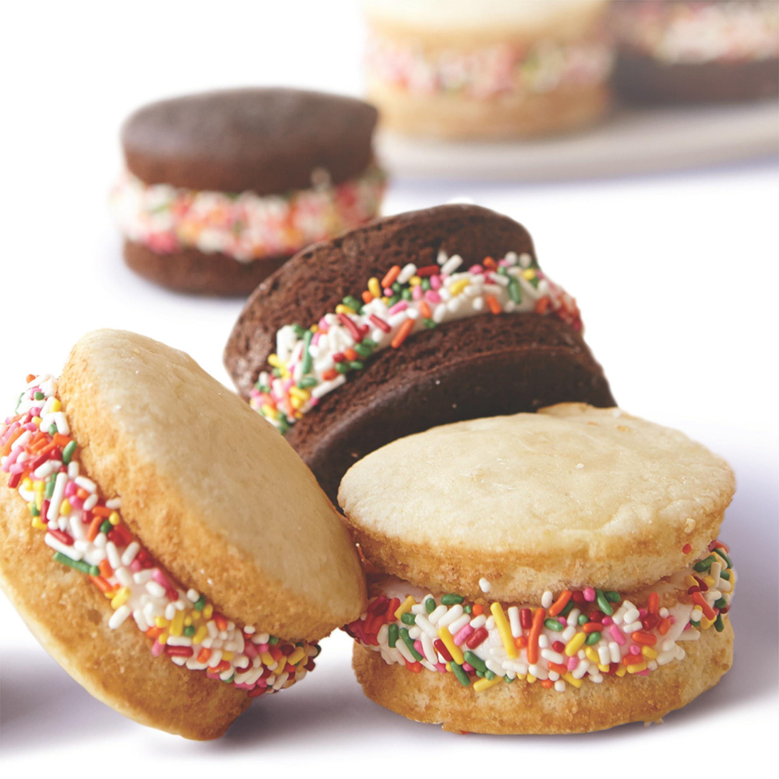 Wilton Wilton Perfect Results 12-Cavity Muffin Top Pan, Made without PFAS Non-Stick Bakeware, Scratch Resistant Baking Pan (Steel), the Must-Have Kitchen Essential.