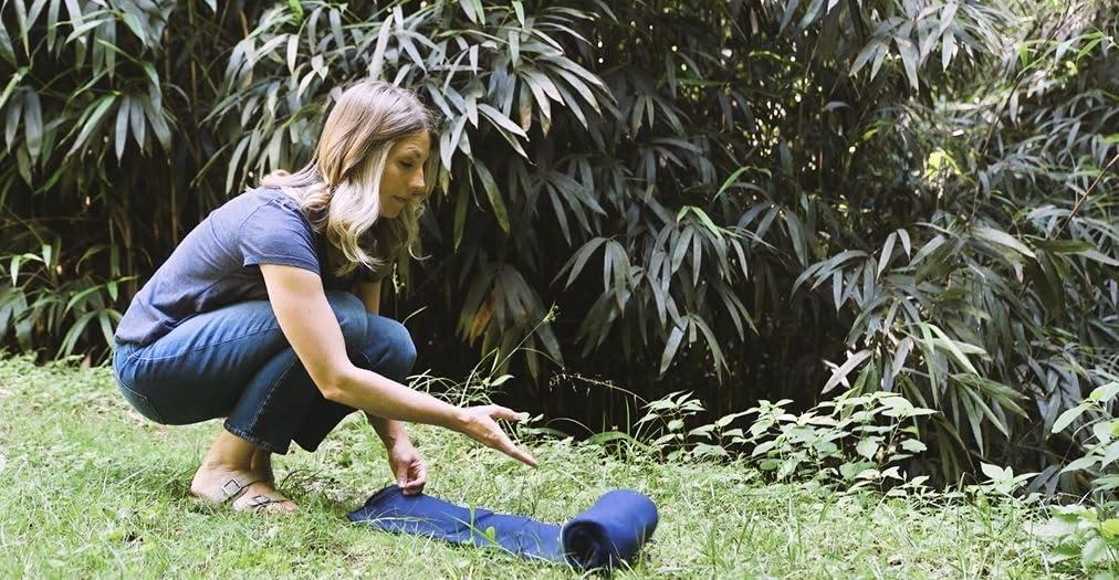 Trail maker (24 Pack) Bulk Fleece Throw Blankets for Wedding Favors, Homeless Women, Men, Homes, Bed, Sofa, Couch, Office, Pet Blankets, Travel | Soft Warm Lightweight Throw Blankets in Bulk (Navy)