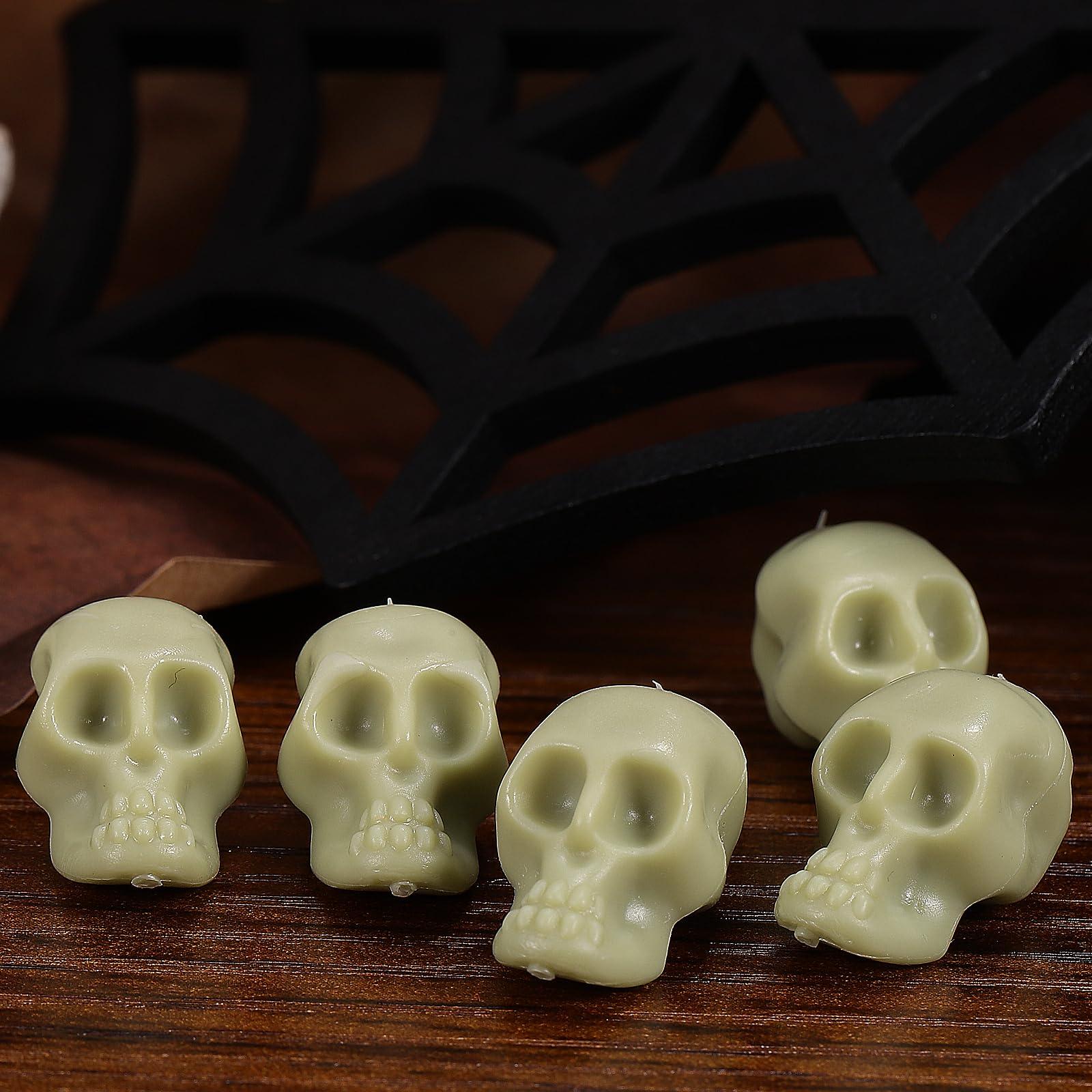 PRETYZOOM PRETYZOOM 100PCS Mini Plastic Skull Heads Miniature Skulls Tiny Ghost Skeleton Miniatures Skull Figurines Halloween Decorations Mini Skeletons Realistic Skeleton Skulls (0.8"x0.5")