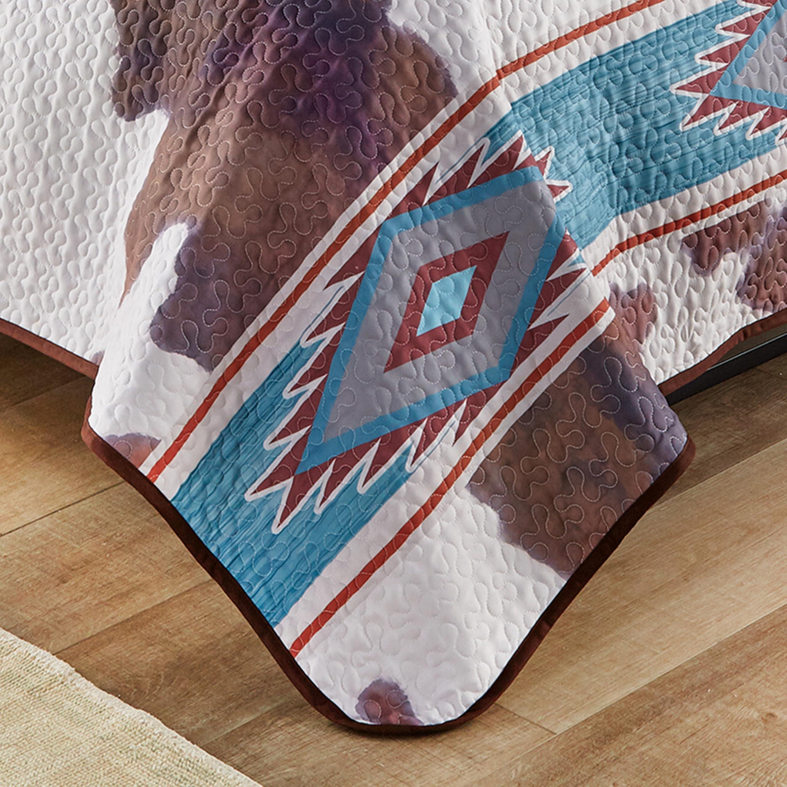 BLACK FOREST DECOR Black Forest Dcor Aztec Cowhide Twin Quilt Set - Lightweight, Southwest Style Bedding with Cowhide and Geometric Patterns, Includes Quilt and Sham, Machine Washable