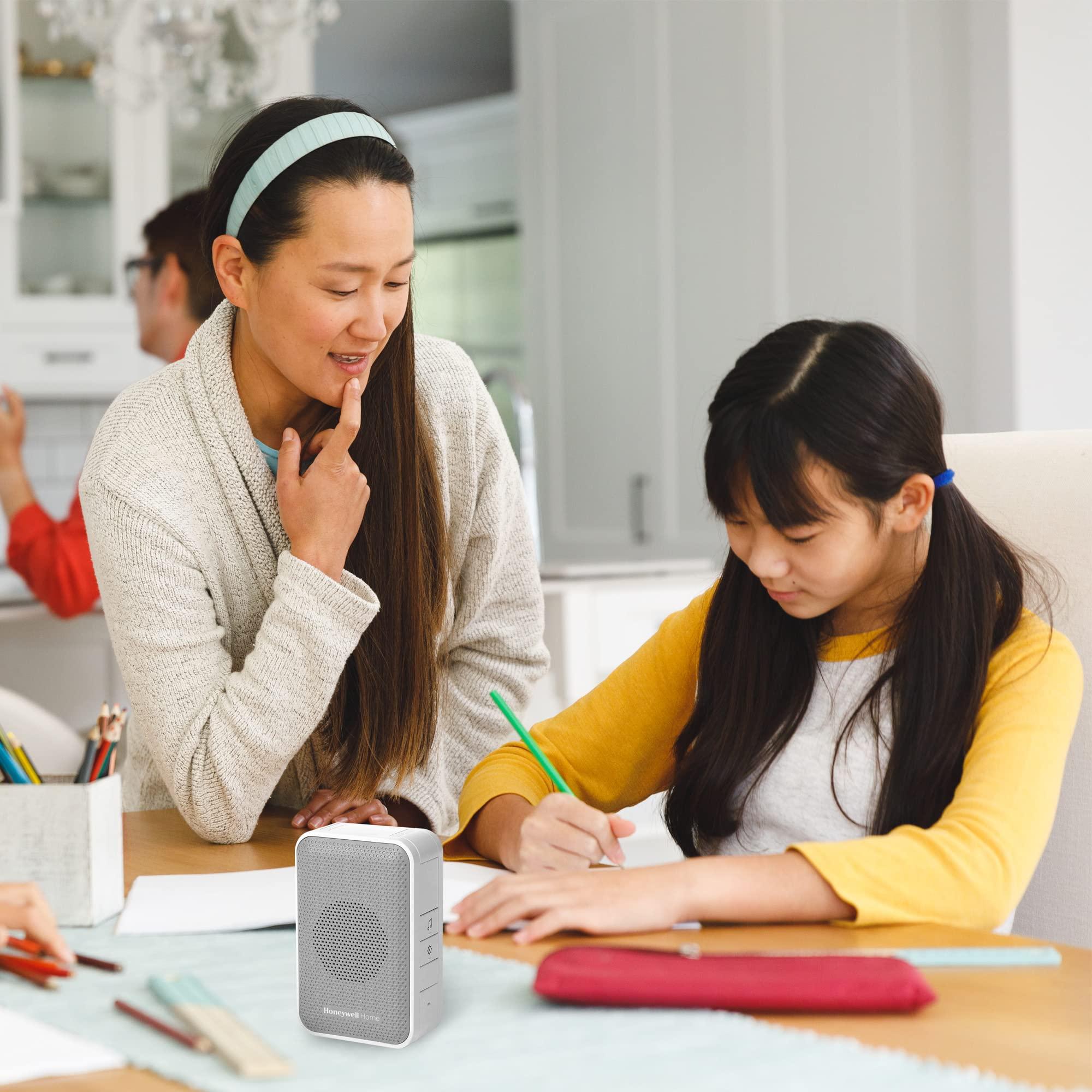 Honeywell Home Honeywell Home RDWL311A2000 Series 3 Doorbell Portable Wireless Doorbell & Push Button