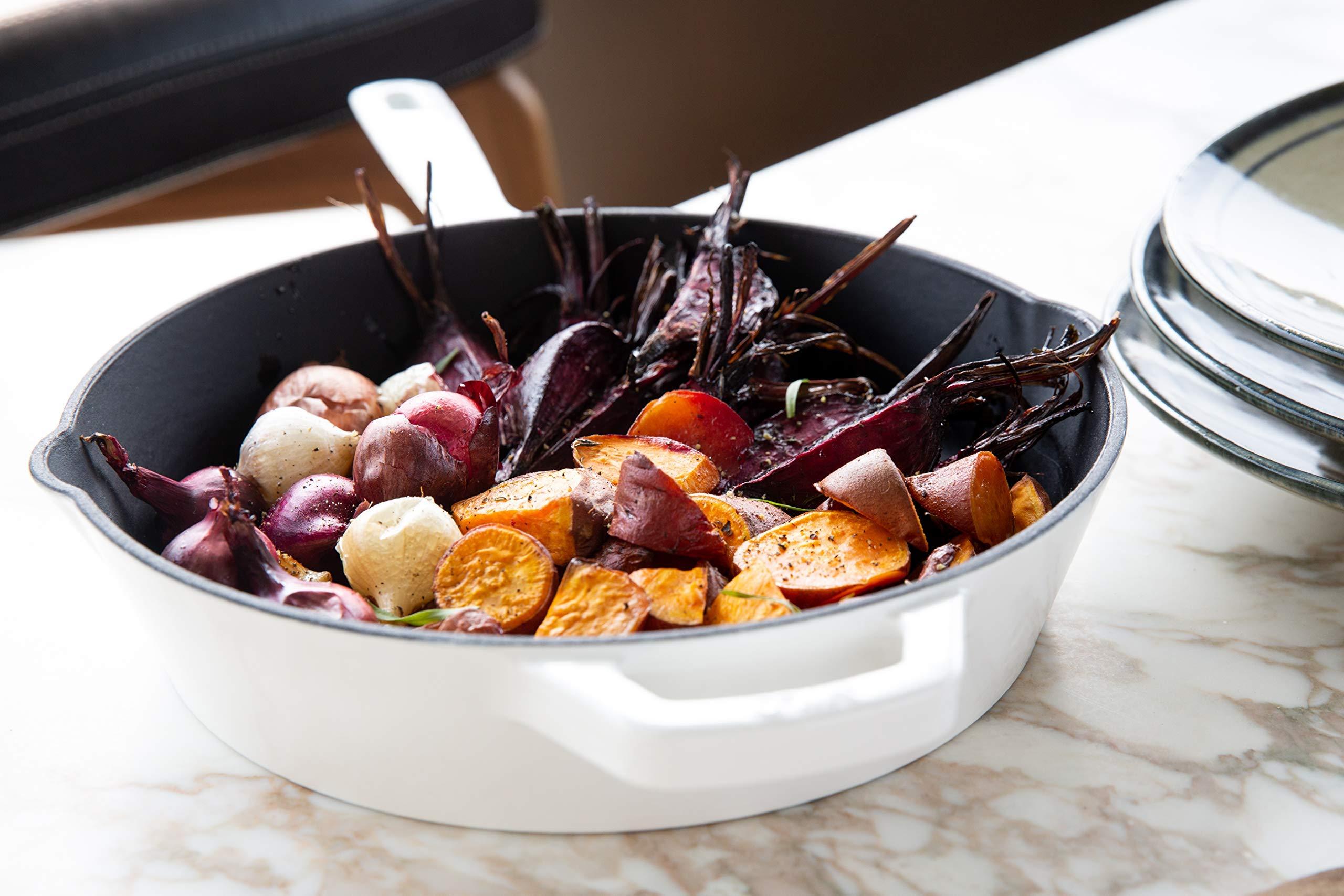 Kana Lifestyle Milo by Kana 10-Inch Enameled Cast Iron Skillet | Nonstick Pre-Seasoned Cast Iron Grill Pan | Oven Proof and Dishwasher Safe | Cast Iron Cookware (White)