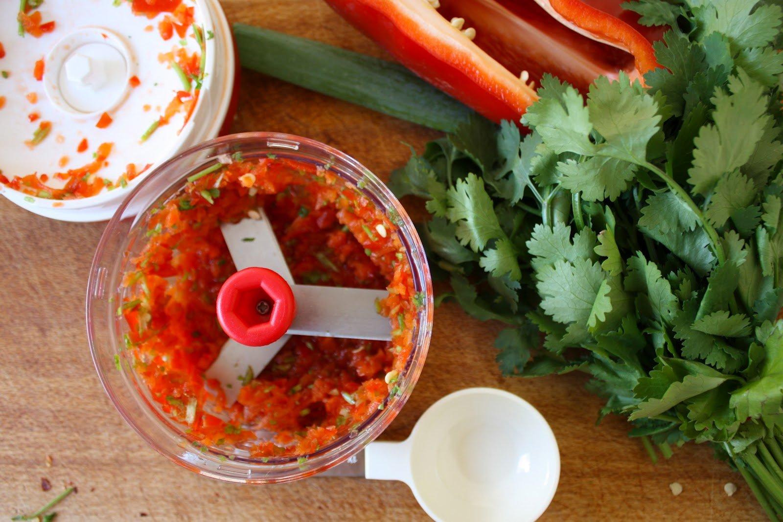 Tupperware Tupperware Turbo Chef Herb Smart Chopper 300ml / 1.2 cup (red)