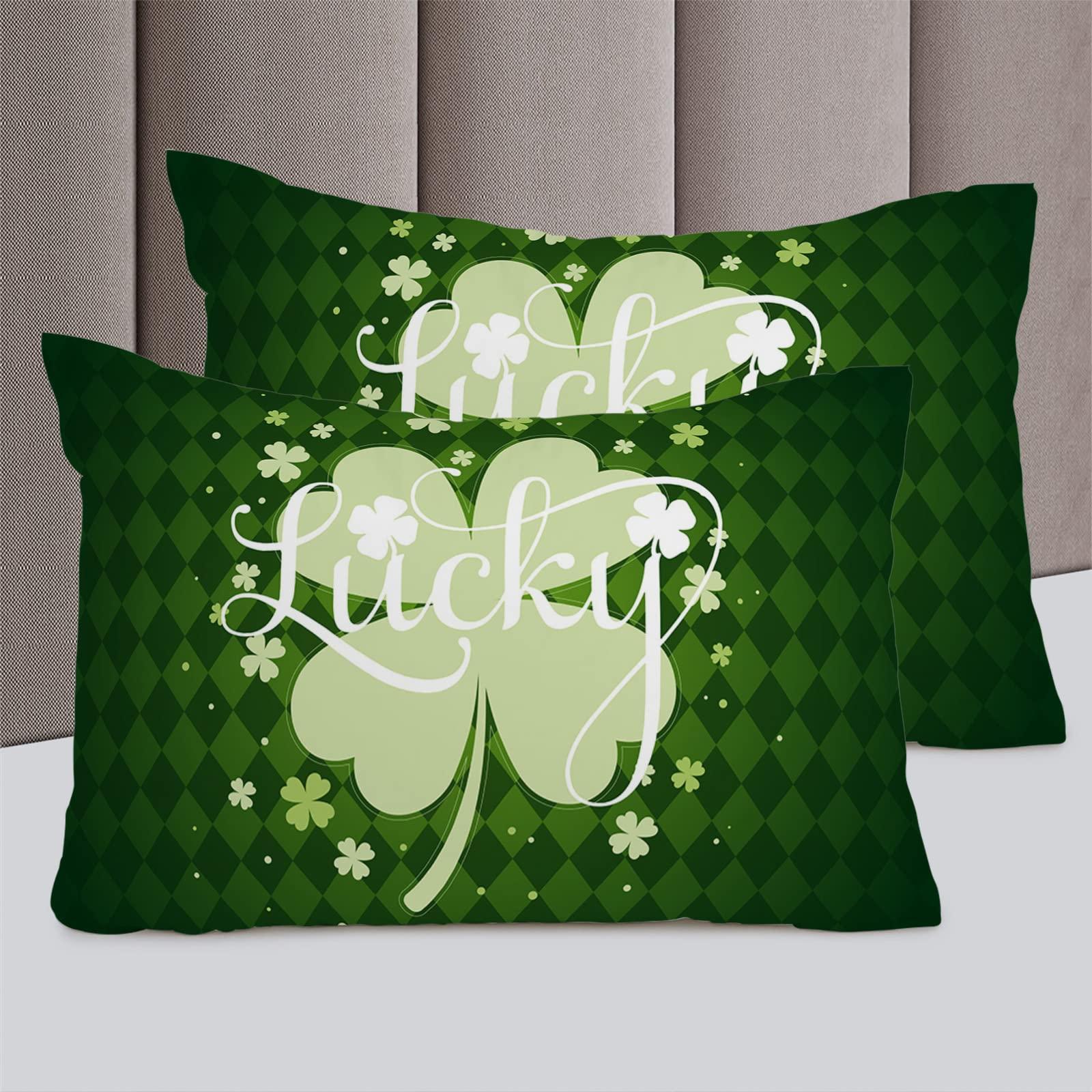 Debedcor Cal. King Comforter Covers Sets St. Patrick\'s Day 4 Piece Duvet Cover Set Lightweight Microfiber Soft Bedding Set for Adult Teen, Santa Lucky Clover Green Rhombus Plaid