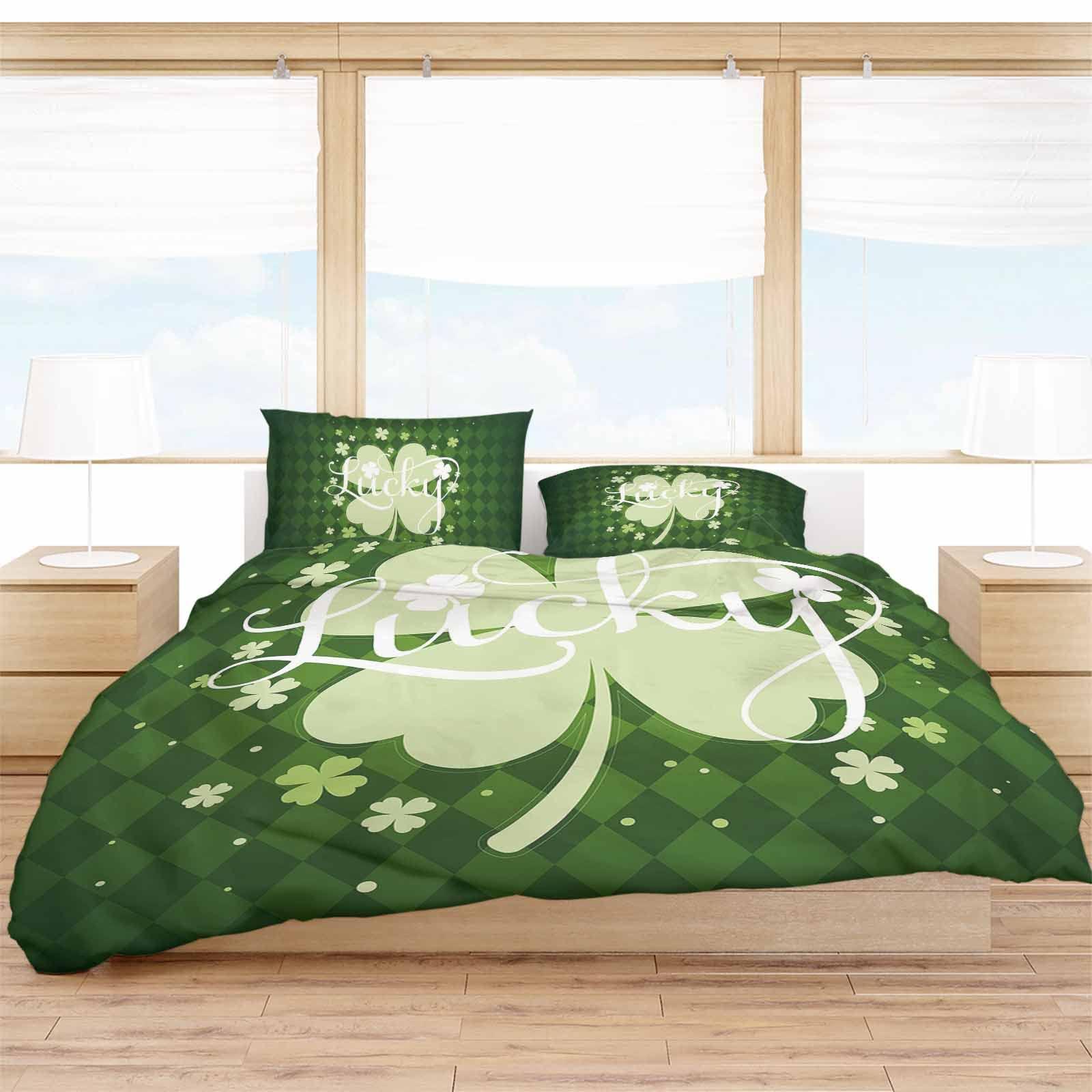 Debedcor Cal. King Comforter Covers Sets St. Patrick\'s Day 4 Piece Duvet Cover Set Lightweight Microfiber Soft Bedding Set for Adult Teen, Santa Lucky Clover Green Rhombus Plaid
