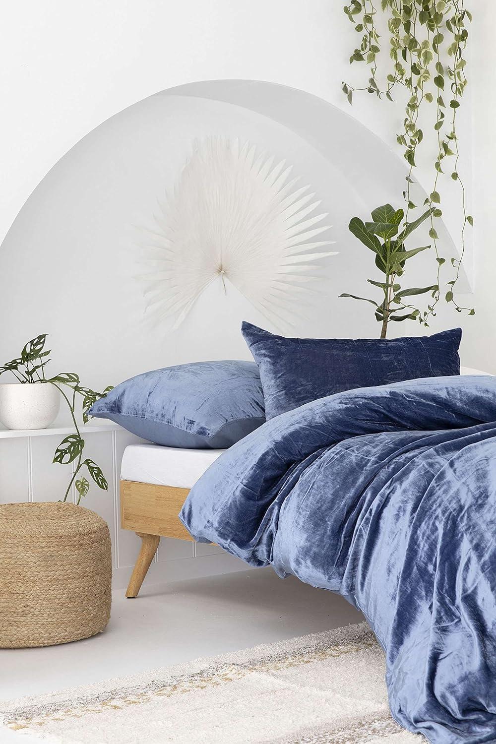 DecorAvenue DecorAvenue Ultra-Luxe Solid Velvet Duvet Cover, Boho Bedding UO Comforter Bedding Donna Cover,3 Pc Duvet Set, Velvet Bedding Set (Blue,California King 98\" x 104\")