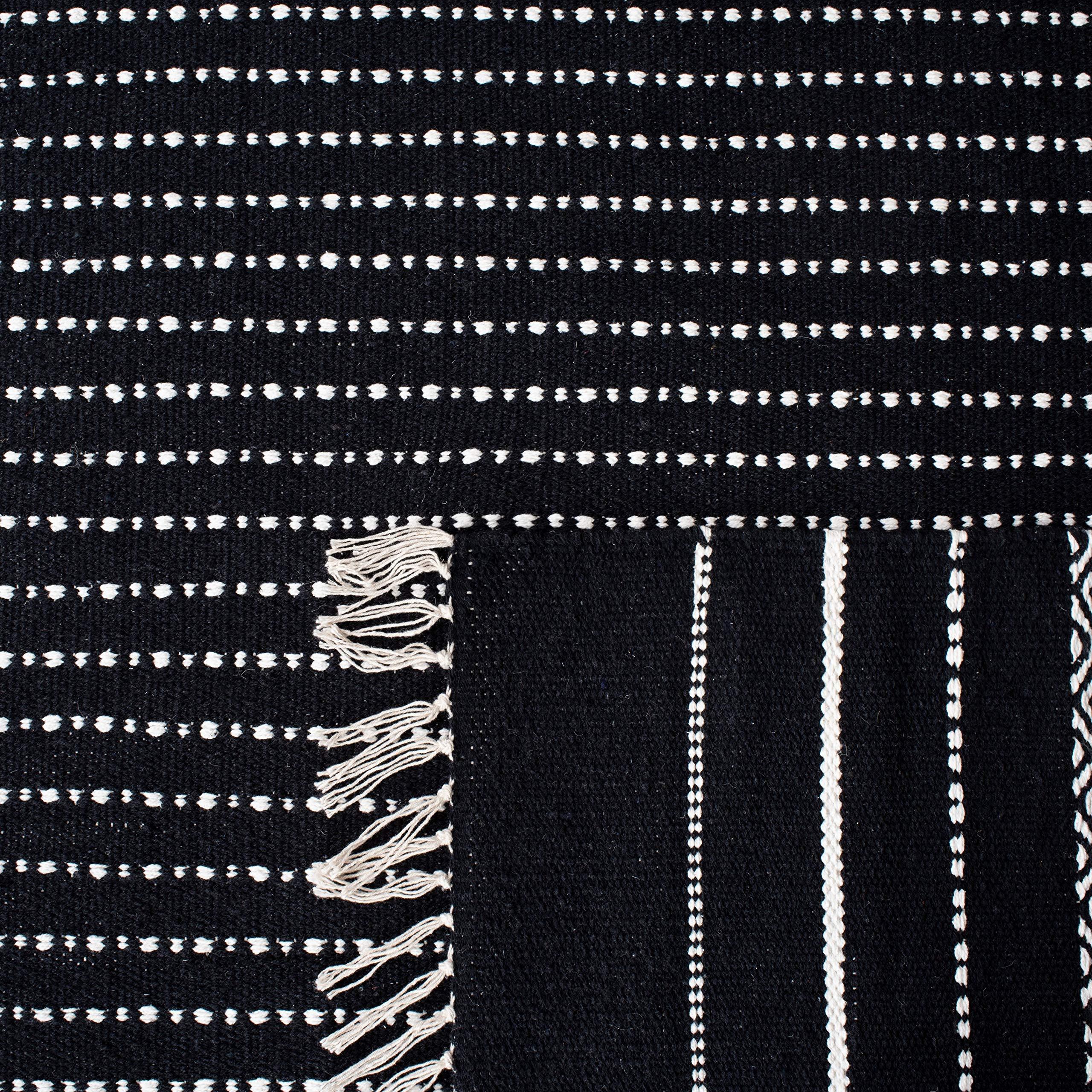 Safavieh SAFAVIEH Kilim Collection Area Rug - 6' x 9', Black & Ivory, Handmade Flat Weave Cotton, Ideal for High Traffic Areas in Living Room, Bedroom (KLM706Z)