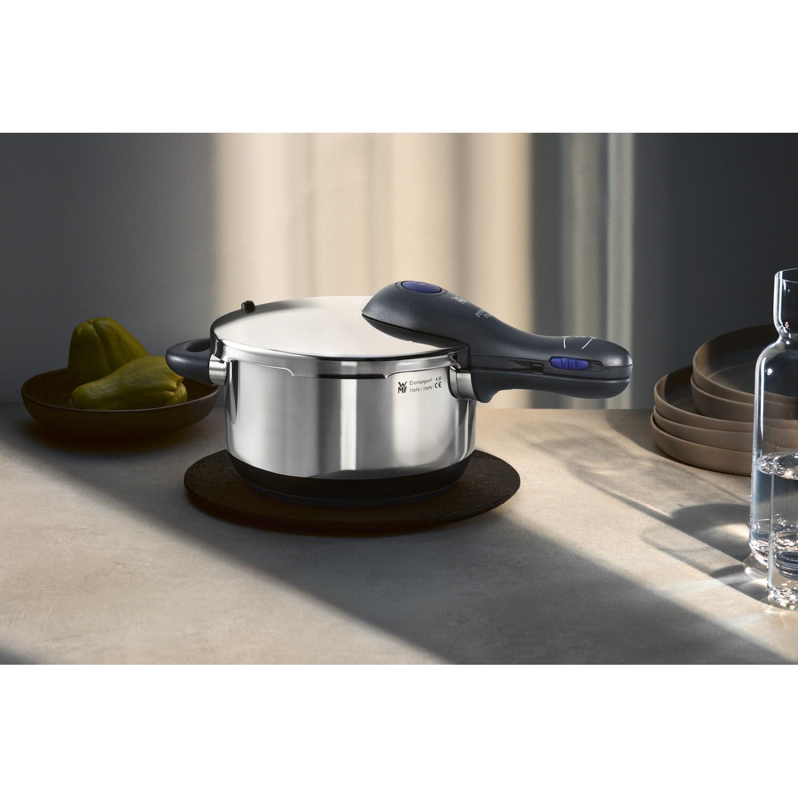 WMF WMF Perfect Plus Quick Cooker Diameter 22 cm Diameter of 6 Litres and a Half with Flame Protection Cromargan Stainless Steel for Induction