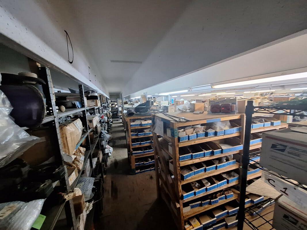 Interlux Interlux Fiberglass Bottomkote NT, 1 Gallon, Blue, Antifouling Marine Paint for Boats