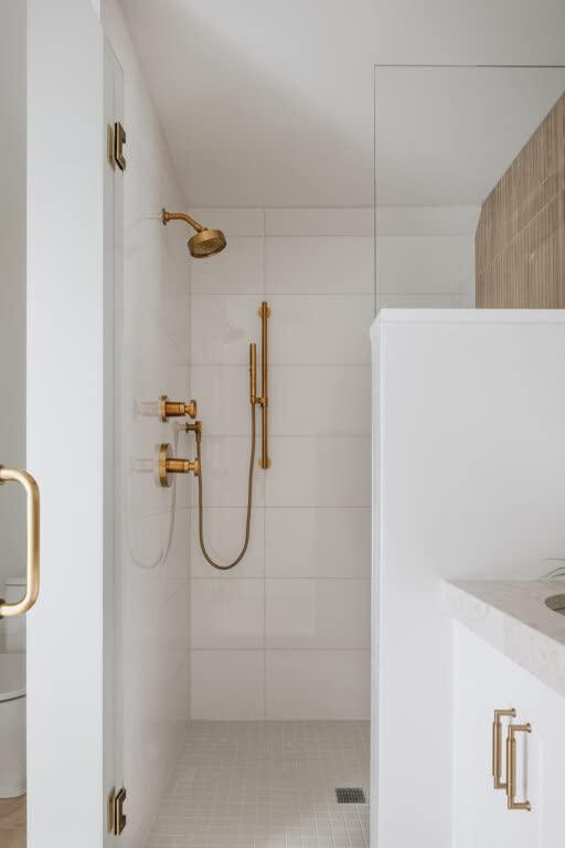 Kohler KOHLER 21335-SN Shift + Round Two-Function Handshower, Handheld Showerhead with 2 Spray Settings, 2.5 GPM, Vibrant Polished Nickel , 8.5 Ounces