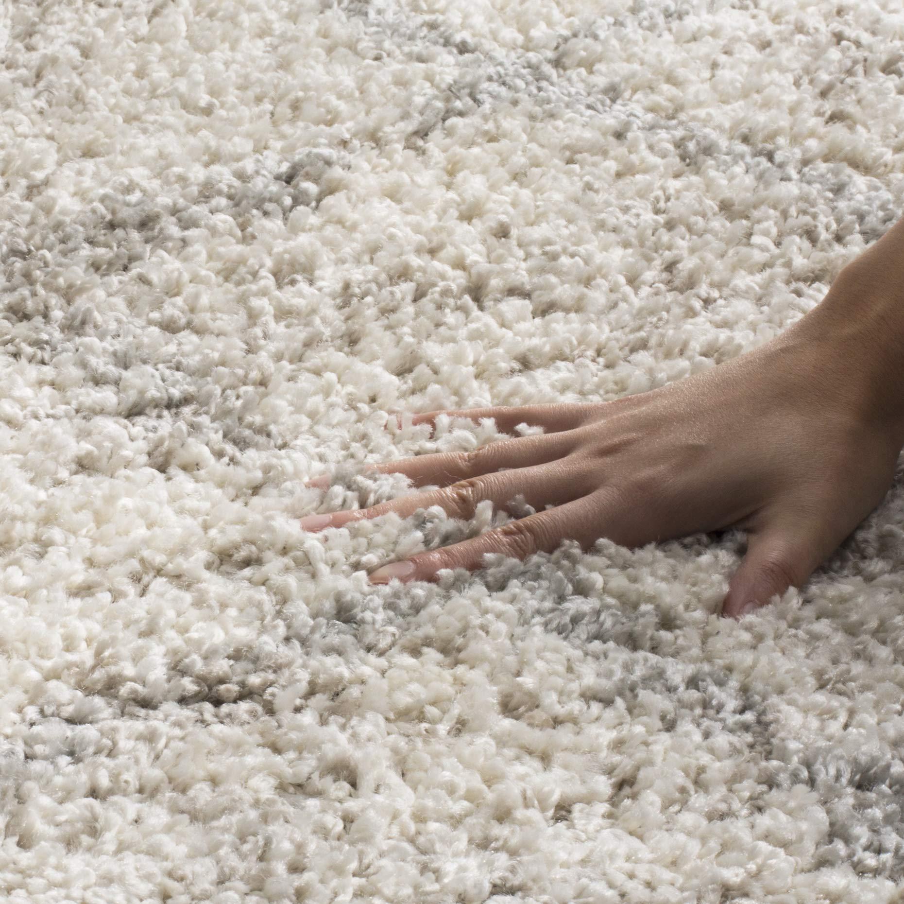 Safavieh SAFAVIEH Amherst Collection Area Rug - 5'3" x 8', Dark Grey & Beige, Moroccan Trellis Design, Non-Shedding & Easy Care, Ideal for High Traffic Areas in Living Room, Bedroom (AMT423R)