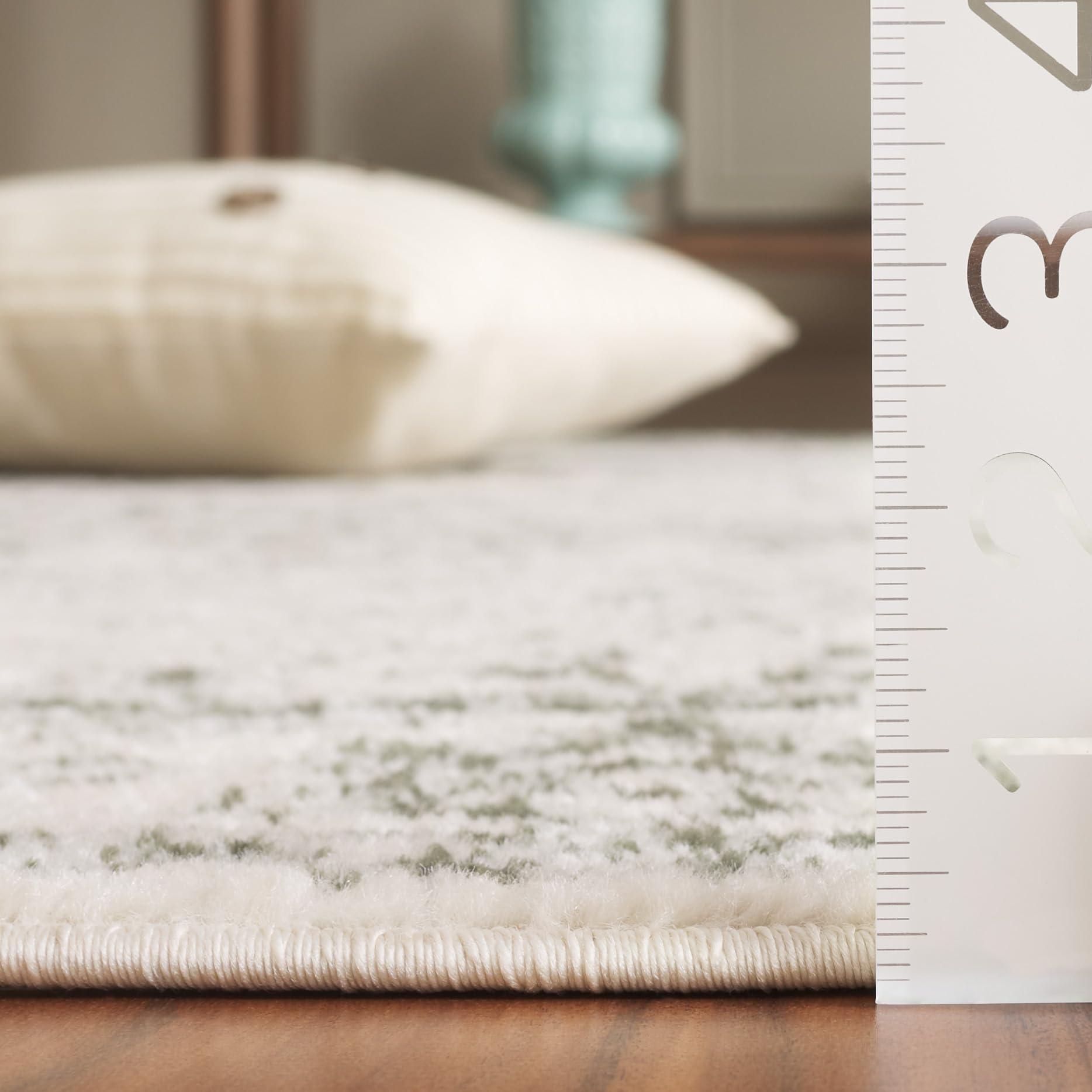 Safavieh SAFAVIEH Adirondack Collection Area Rug - 6' x 9', Ivory & Dark Green, Oriental Distressed Design, Non-Shedding & Easy Care, Ideal for High Traffic Areas in Living Room, Bedroom, Dining (ADR109X-6)