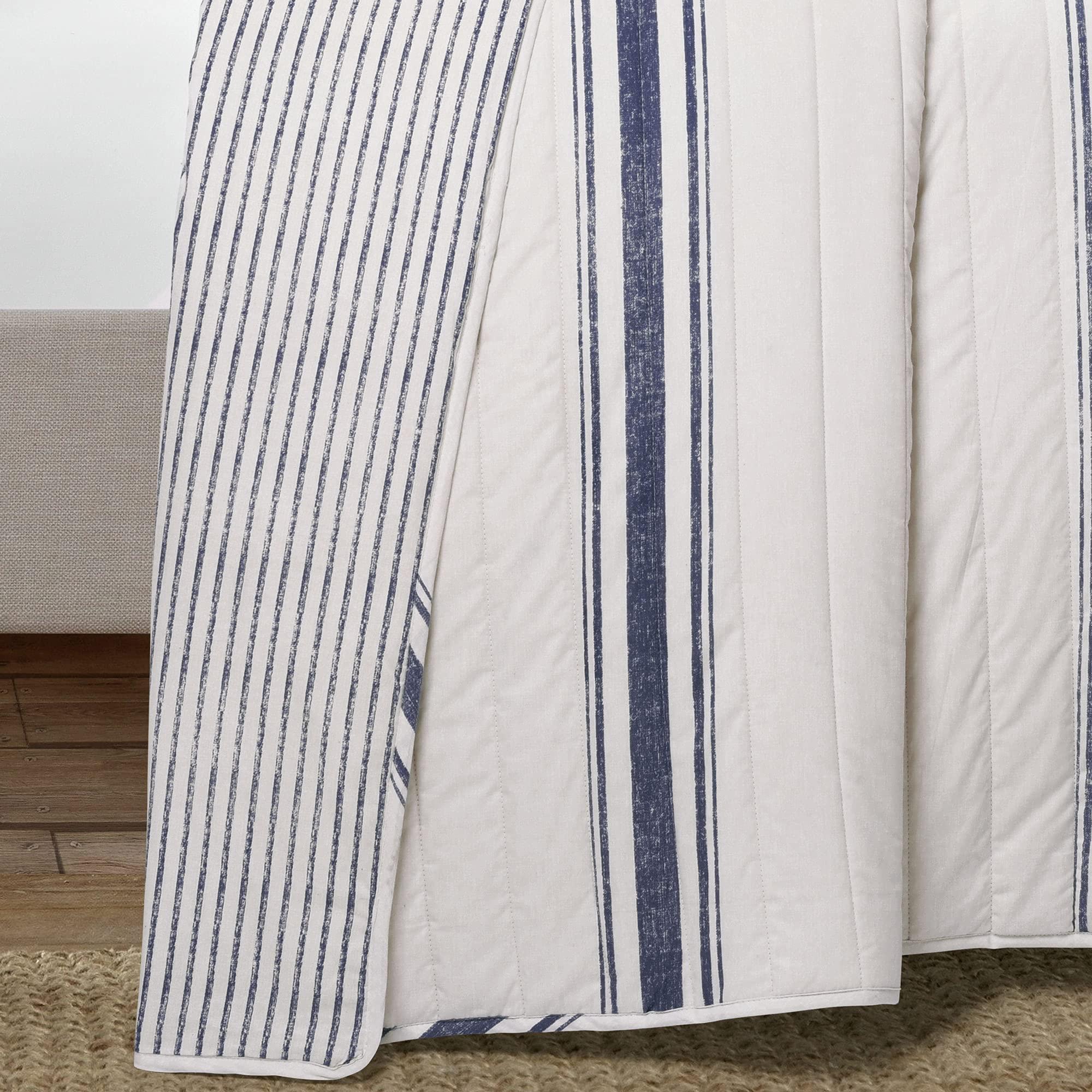 Lush Decor Lush Decor - Quilt Set, Super Soft Cotton Bedding with Matching Shams, Cozy Farmhouse Home Decor (Stripe Reversible Navy, King)