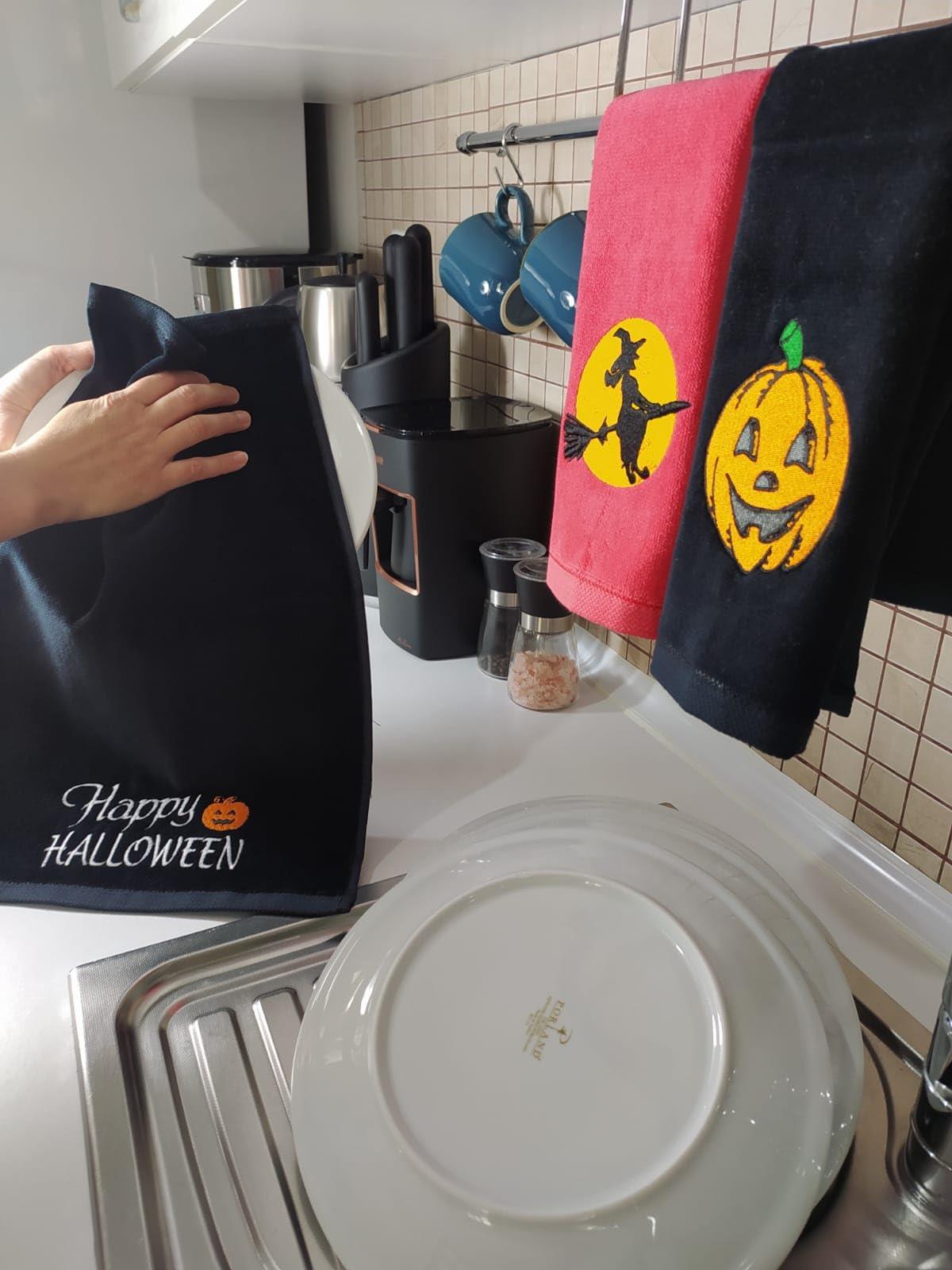 Towland Ticaret 2 Pack Happy Halloween Hand Towels, 100% Soft Cotton, Basket Stuffers, (12X20 Inches) Decor Hand Towels Gift Packed, Decorative Hand Towels, Ideal for Kitchen and Bathroom Use (Orange, 2)