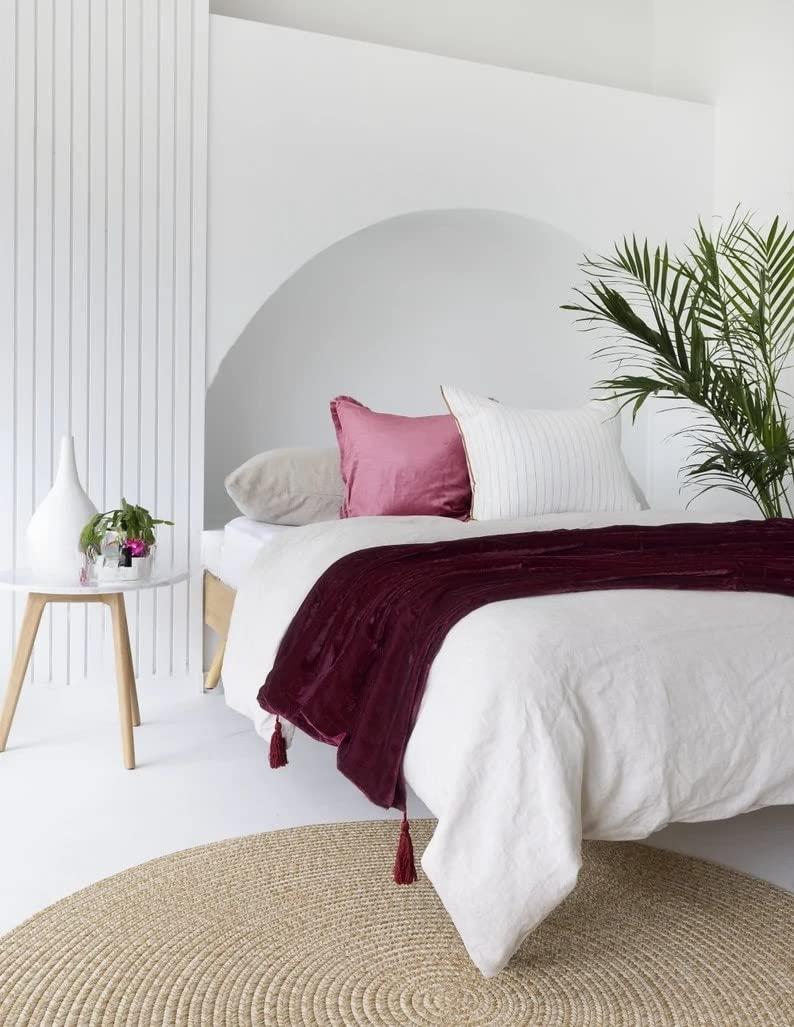 DecorAvenue DecorAvenue Luxury Crushed Velvet Throw Blanket with Tassels Sofa Bed Soft Blankets Boho Warm Throws Cozy Plush Lightweight (Maroon, 50 x 60 Inches)