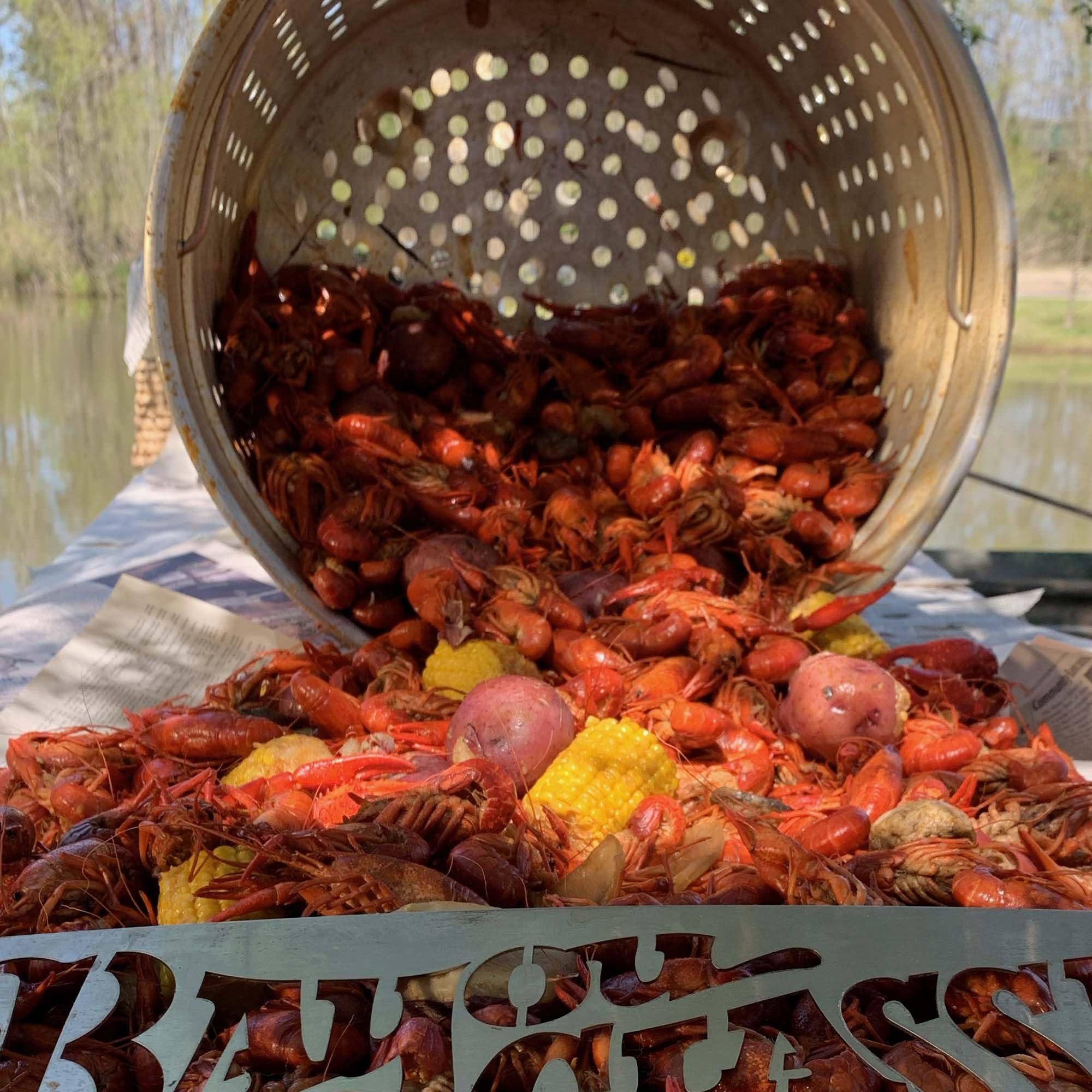 Bayou Classic Bayou Classic 1136 36-qt Stainless Stockpot w/Vented Lid and Stainless Perforated Basket Features Stainless Welded Handles Perfect For Steaming Boiling or Frying