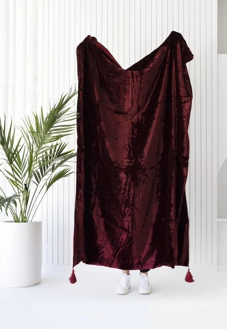 DecorAvenue DecorAvenue Luxury Crushed Velvet Throw Blanket with Tassels Sofa Bed Soft Blankets Boho Warm Throws Cozy Plush Lightweight (Maroon, 50 x 60 Inches)